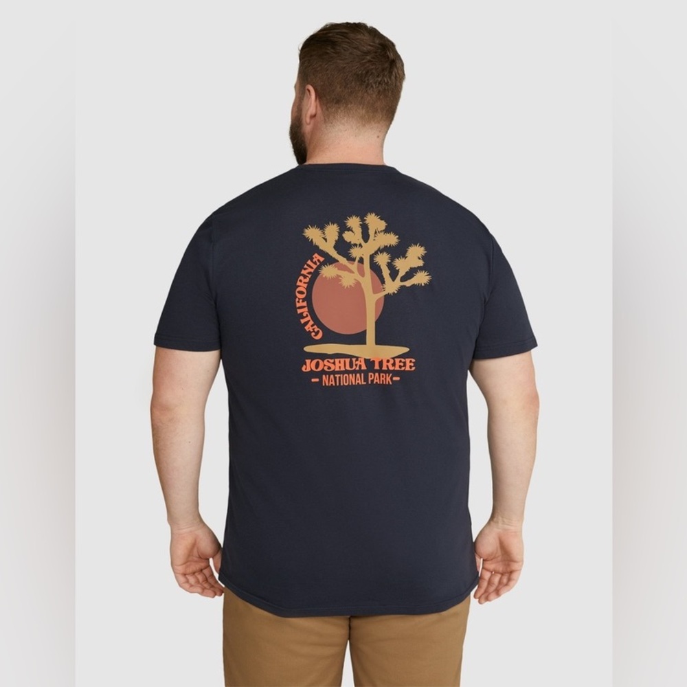 Johnny Bigg Joshua Graphic T-shirt – Navy. Size 1XL.